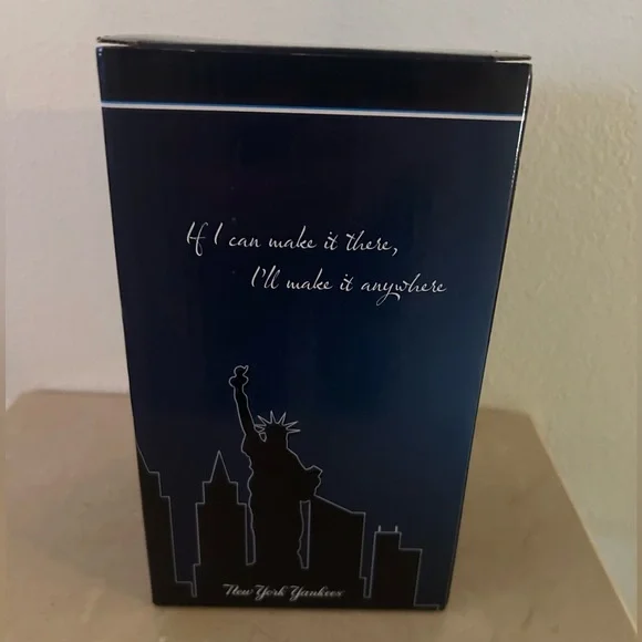 NIB Frank Sinatra bobblehead. - Picture 5 of 5